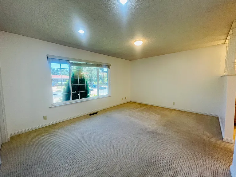 1150 Stafford Dr — Photo 41