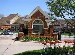 326 Carlyle Lake Dr, Saint Louis, MO 63141