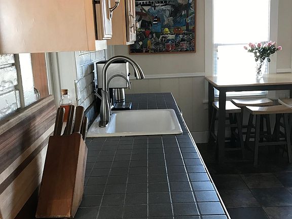 5th image of 217 Prairie Ave