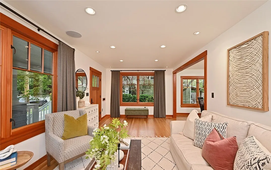 3 bed, 2010 sqft, $5,950 — Photo 3