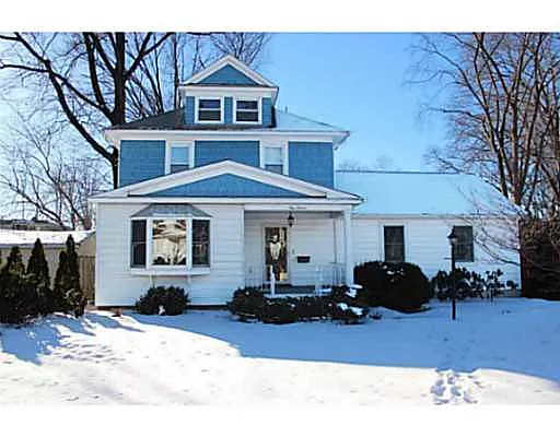 111 Stephenson Ave photo 1