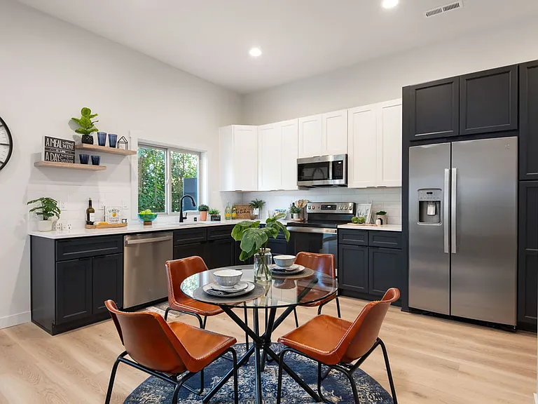 Hidden Hills Condominiums — Photo 1