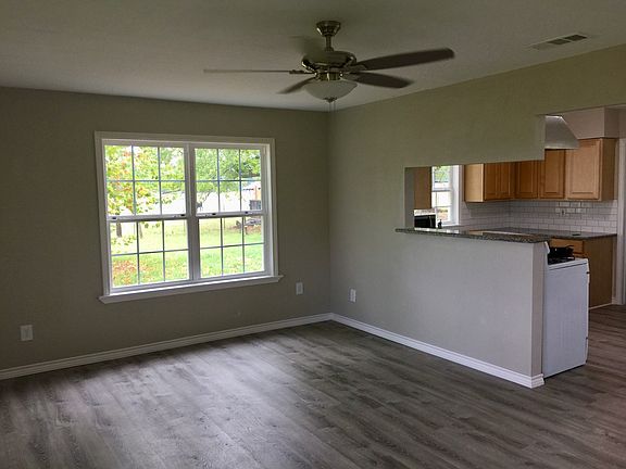 2nd image of 870 NE Acc Rd