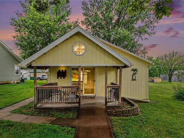 505 W Shawnee St, Paola, KS 66071
