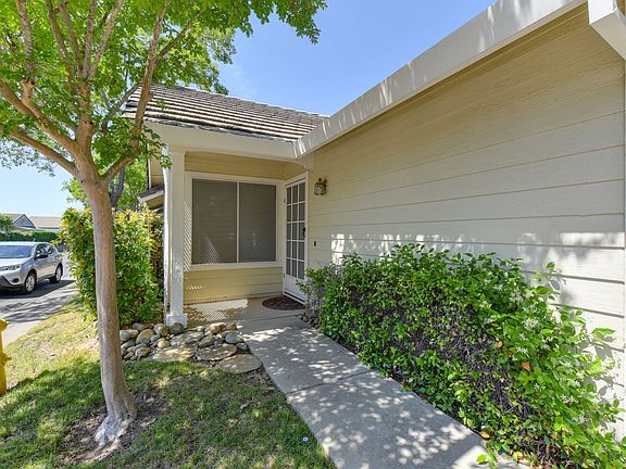 3rd image of 303 Brightstone Cir