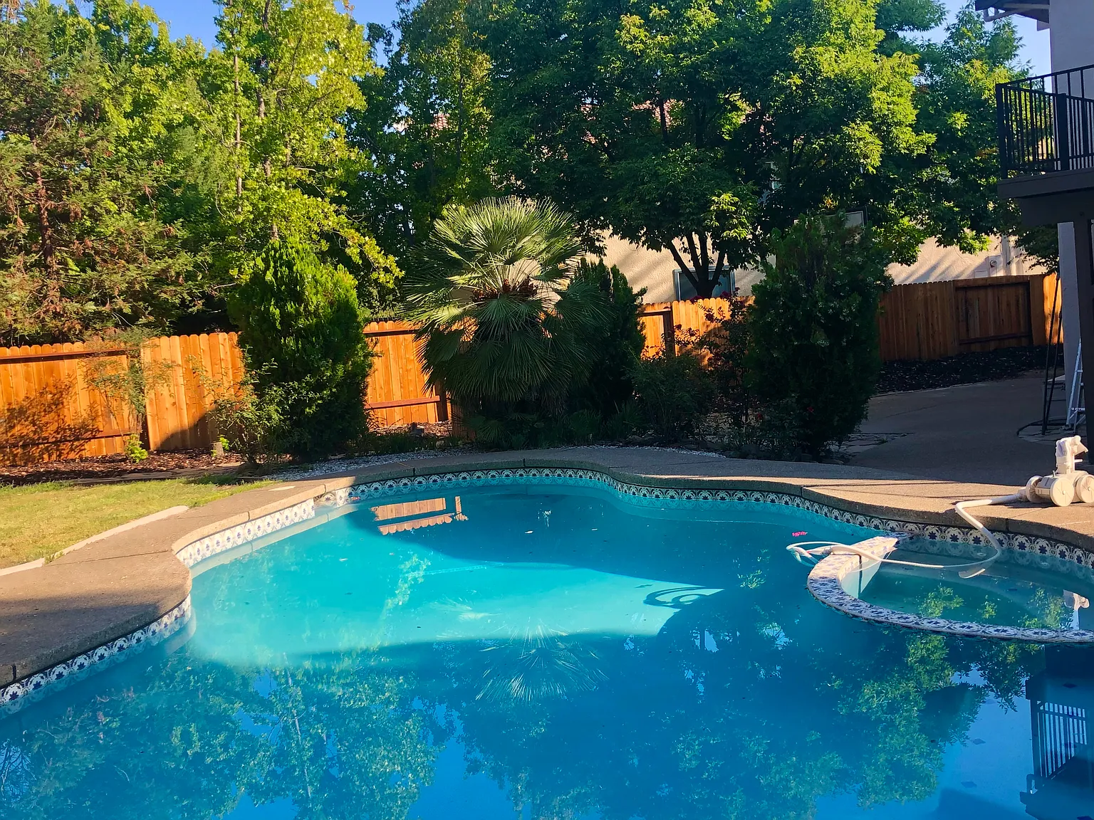 4 bed, 2571 sqft, $4,000 — Photo 2