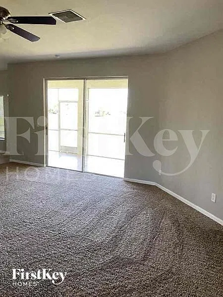 4 bed, 2.0 bath, 2222 sqft, $2,280 — Photo 3