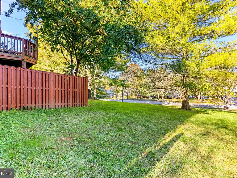 1232 Quaker Ridge Dr — Photo 32