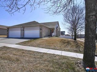8001 Cheney Ridge Rd, Lincoln, NE 68516