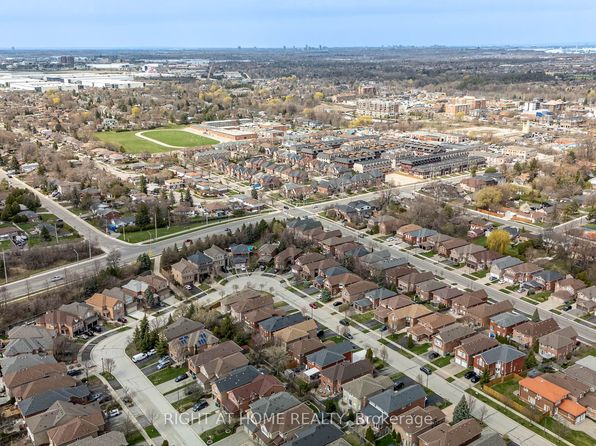 2437 Yorktown Cir, Mississauga, ON L5M 5Y1