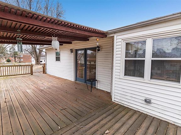 2nd image of 1070 Randell Ct
