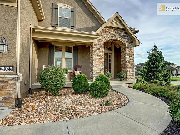 3rd image of 16029 Caenen St