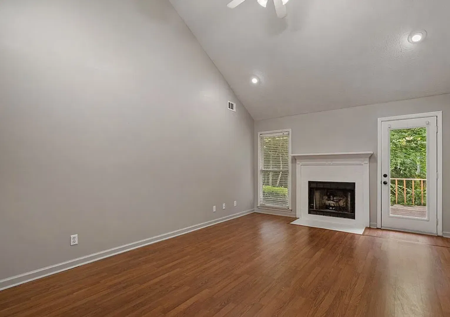 Adorable Home in Hickory Bend — Photo 2