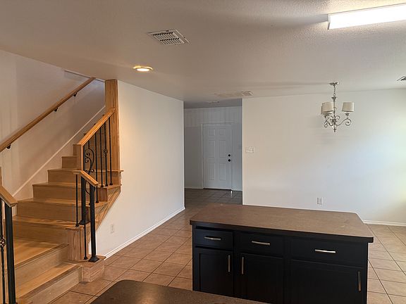 3rd image of 9113 Goldenview Dr