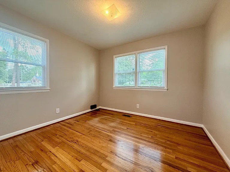 815 McNeil St — Photo 3