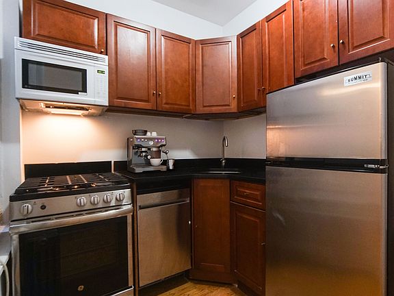 4th image of 142 Sullivan St #19F