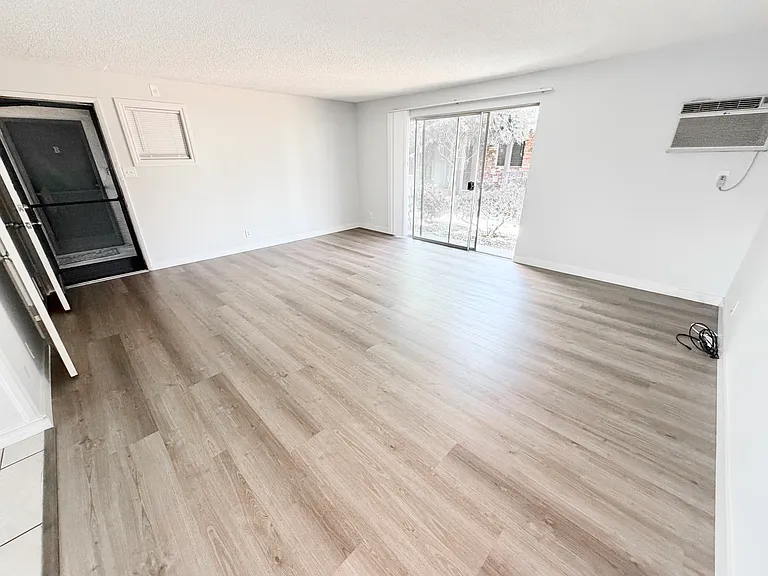 585 W Sierra Madre Blvd — Photo 12