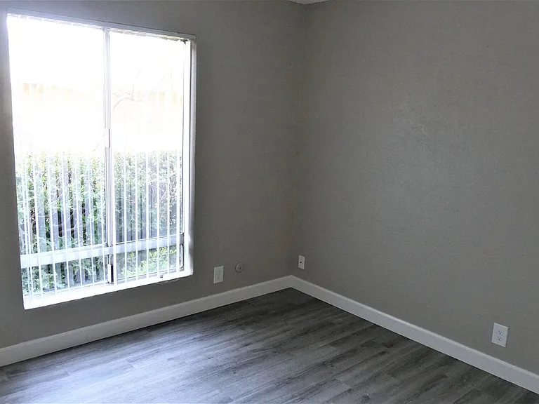 Rose Glen Apartments — Photo 8