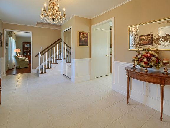 3rd image of 9527 Castle Ct