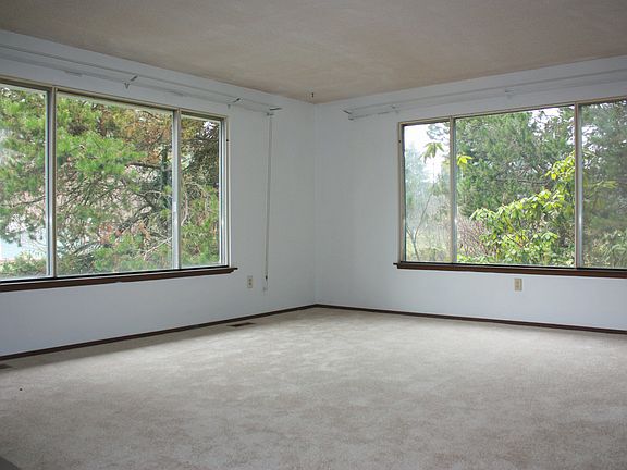 4th image of 14812 12th Ave E