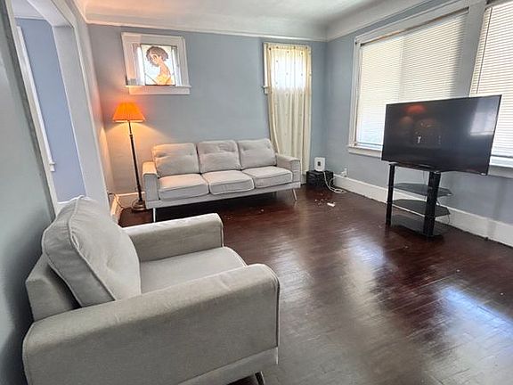 4th image of 3954 Saint Clair St