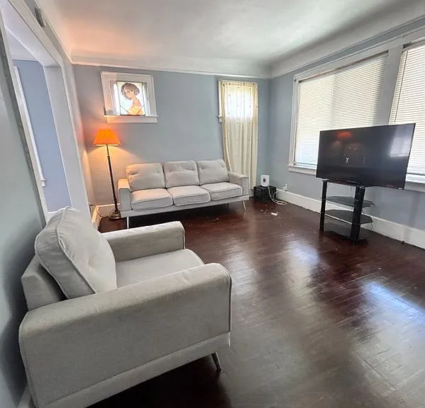 3954 Saint Clair St #PRIVATE ROOM — Photo 4