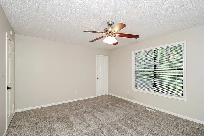 7660 Mountain Creek Way — Photo 10