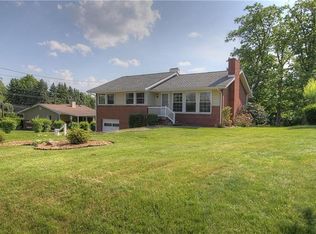 1001 Sandhurst Dr, Coraopolis, PA 15108