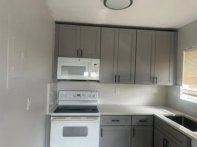 6109 SW 30th St #4 — Photo 10