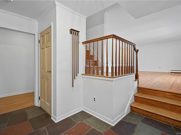 4th image of 338 Cherry St