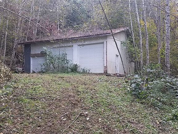 3rd image of 41 SE Earsley Ln
