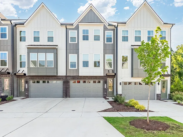2115 Opulent Oaks Ln — Photo 1