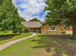 11900 Surrey Ln, Yukon, OK 73099