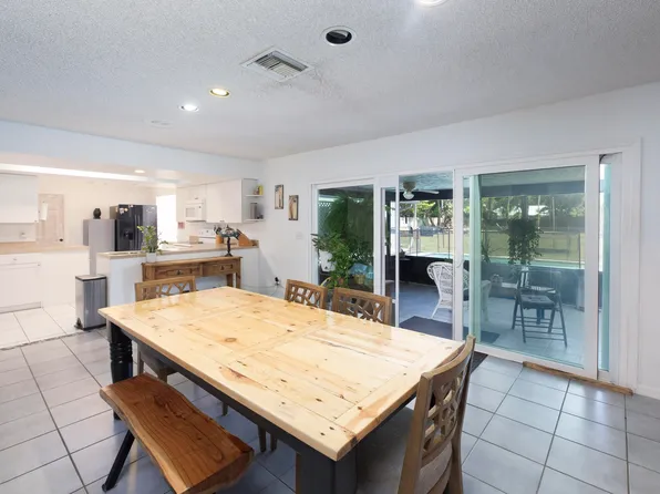 821 NE Town Terrace, Jensen Beach, FL 34957