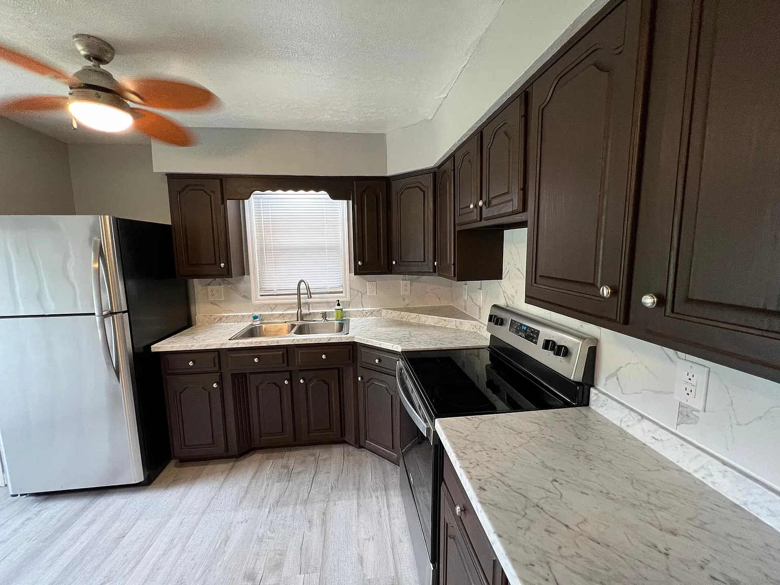 662 E Jefferson Street — Photo 4