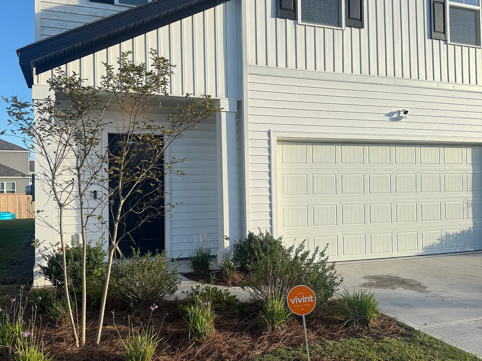 257 Waterglen Dr — Photo 2