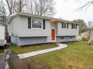 19 Cartridge Trl, Ledyard, CT 06339