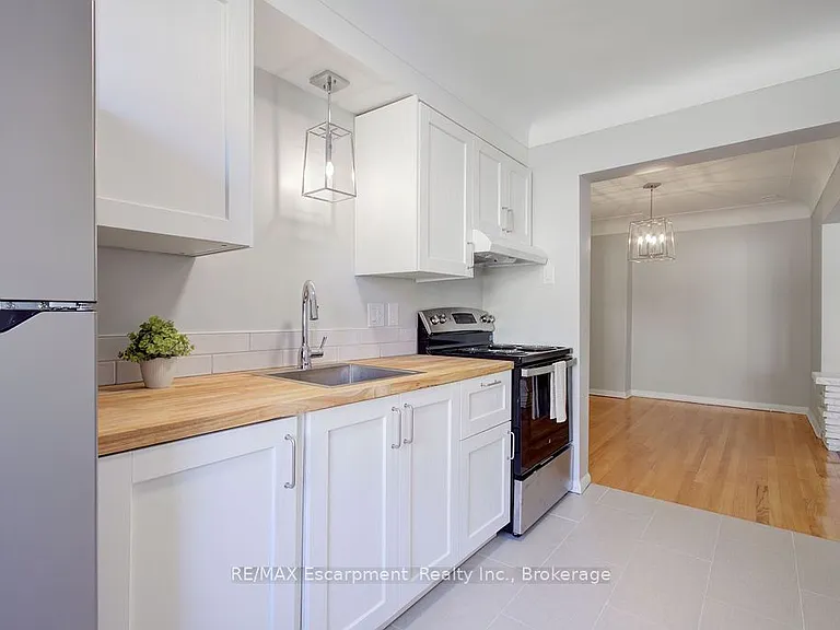 830 Robinson St #102 — Photo 11