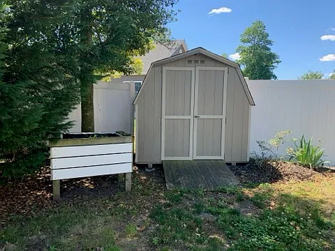 413 Queen Anne St — Photo 28