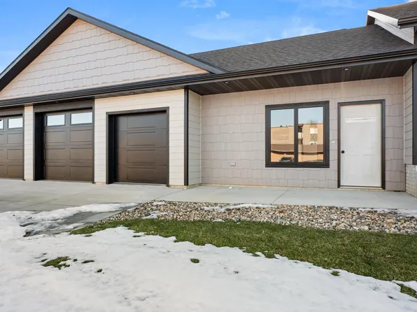 307 Greenview Dr, Yankton, SD 57078