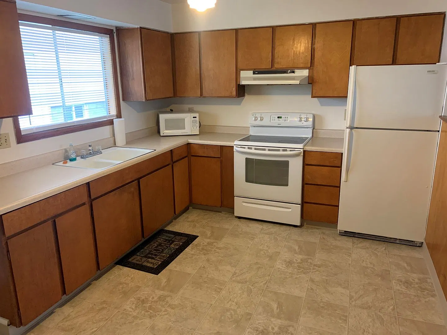 Recently Updated Duplex in the Kenilworth Neighborhood — Photo 2