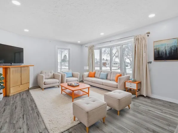 12002 37th St NW, Edmonton, AB T5W 2C3