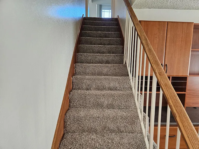 stairs to 2ed master suite