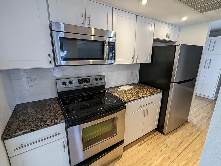 901 NW 7th St #202 — Photo 16