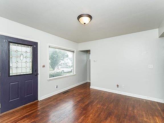 5th image of 204 11th St SE
