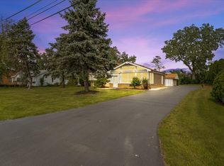 145 N Oakleaf Dr, Addison, IL 60101