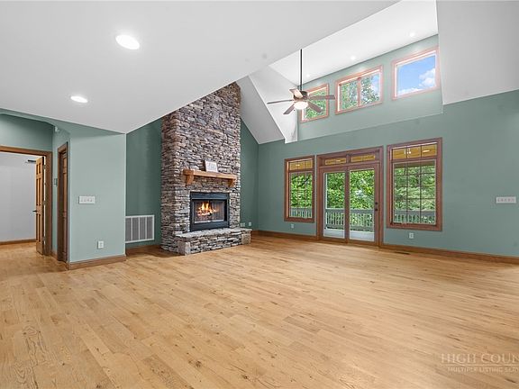 4th image of 128 E Pinecrest Court