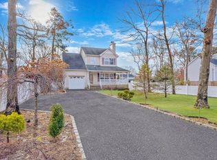 28 Moriches Middle Island Rd, Shirley, NY 11967