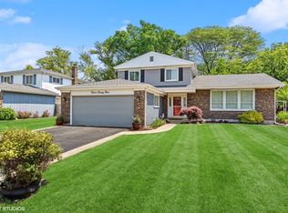 1223 N Basswood Ln, Mount Prospect, IL 60056