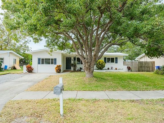 2nd image of 1268R Robin Hood Ln